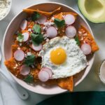 Receta de Chilaquiles Rojos con Huevos Estrellados