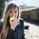 ¡Transforma tu cabello con una dieta a base de plantas y descubre su poderoso impacto en tu salud!