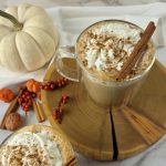Receta de Latte Cremoso con Sabor a Calabaza y Especias en Español