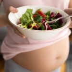 Embarazo vegano: Prevenir preeclampsia y bajo peso fetal con estos consejos